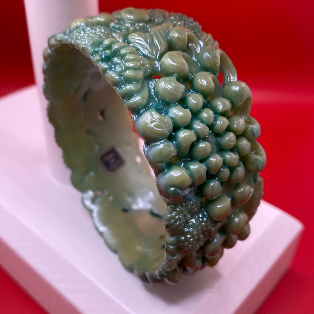 Antique Vintage Early Plastic Faux Bone Horn Celluloid Carved Floral Bangle - Picture 6 of 10